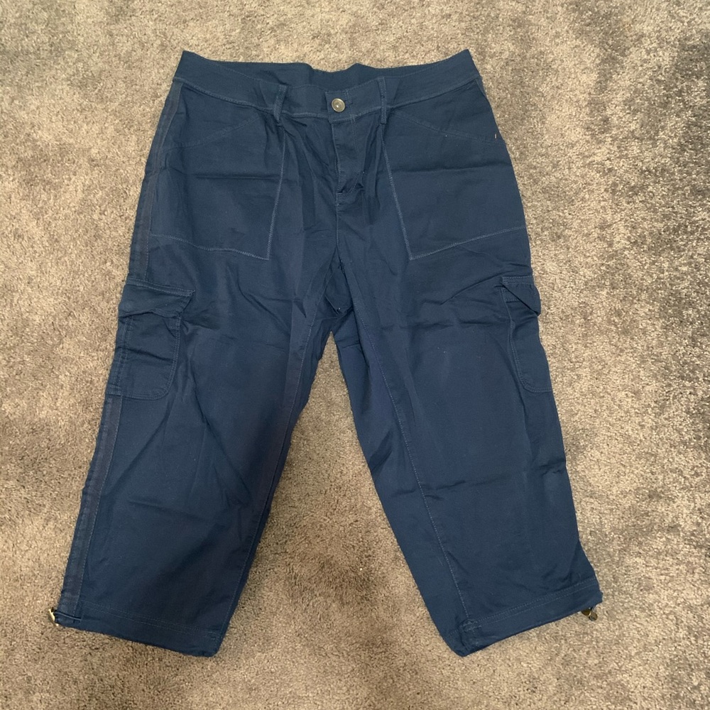 Cropped Navy Capris
